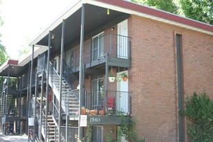 Roberta St Apartments