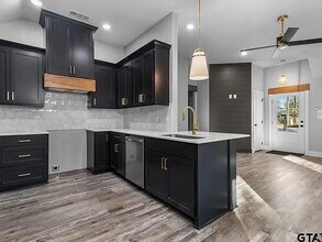 1204 Poplar St in Marshall, TX - Building Photo - Building Photo