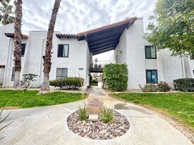 250 E San Jose Rd in Palm Springs, CA - Building Photo