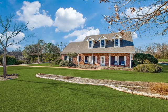 property at 4920 Glen Oaks Cir