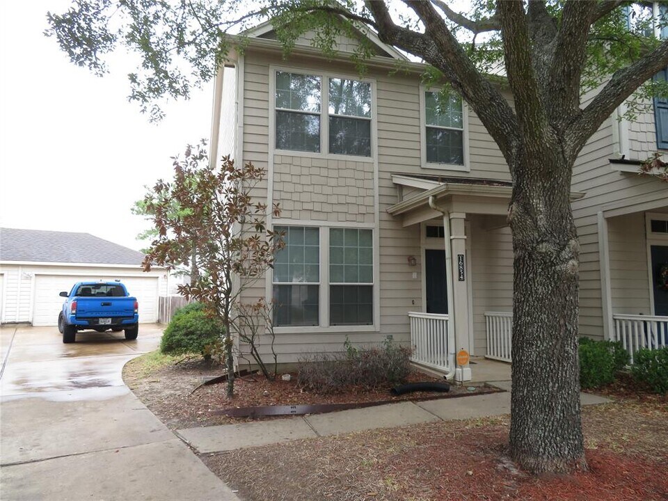 16854 Pine Castle Dr Photo