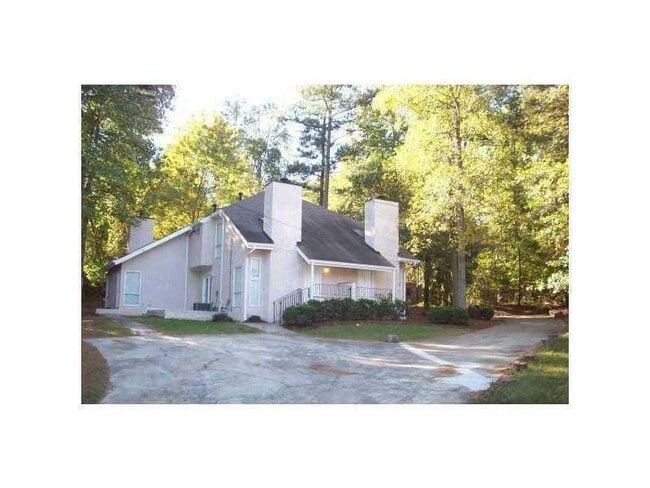 property at 5582 Estates Ct