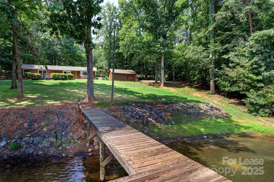166 Lakeview Shores Loop in Mooresville, NC - Building Photo