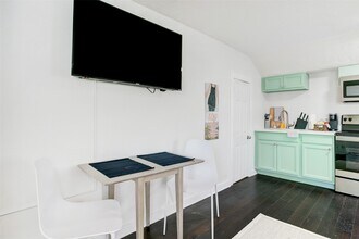 215 Hyde Park Blvd in Houston, TX - Building Photo - Building Photo