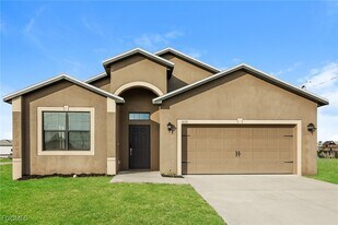 1631 SW 25th Ln in Cape Coral, FL - Building Photo