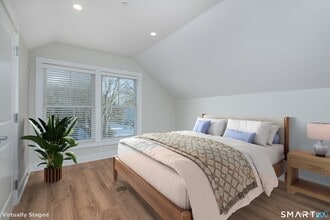 82 Wall St, Unit 300 in Madison, CT - Foto de edificio - Building Photo