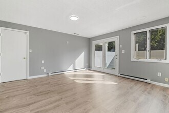 8 Burma Rd in Southbury, CT - Building Photo - Building Photo