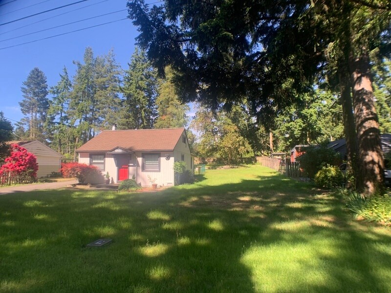 19151 7th Ave NE in Shoreline, WA - Building Photo