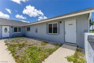 16599 Davis Rd in Ft. Myers, FL - Building Photo - Building Photo