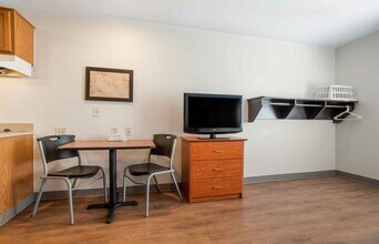 Furnished Studio-Firestone in Longmont, CO - Building Photo - Building Photo