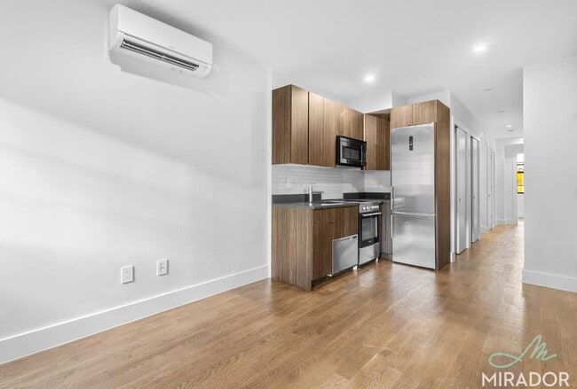 738 E 6th St in New York, NY - Building Photo - Building Photo