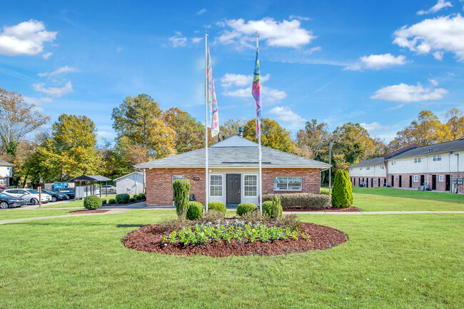 Crowders View Townhomes in Gastonia, NC - Building Photo - Building Photo