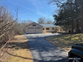 295 Burrows Hill Rd in Hebron, CT - Building Photo
