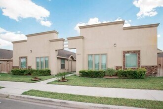 2208 Taxco Ct, Unit 4 in Edinburg, TX - Building Photo - Building Photo