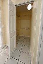 6120 Hayes St in Hollywood, FL - Building Photo - Building Photo