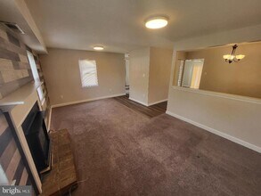 24 Hollybrooke Dr in Langhorne, PA - Building Photo - Building Photo