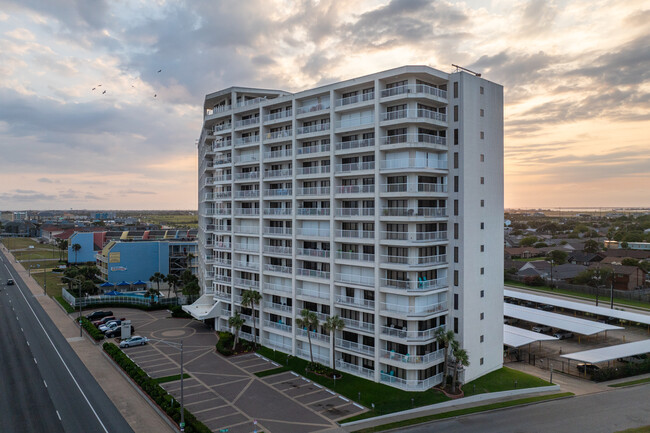 The Breakers Condominium in Galveston, TX - Foto de edificio - Building Photo