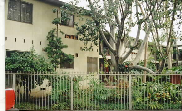 5645 Fernwood Ave in Los Angeles, CA - Foto de edificio - Building Photo