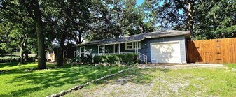 906 Kingston Rd in Greenville, TX - Building Photo