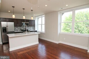 400 S 45th St in Philadelphia, PA - Building Photo