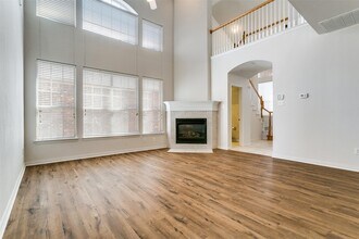 511 Poplar Ln in Irving, TX - Foto de edificio - Building Photo