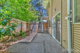 12211 SE 59th St in Bellevue, WA - Building Photo - Building Photo