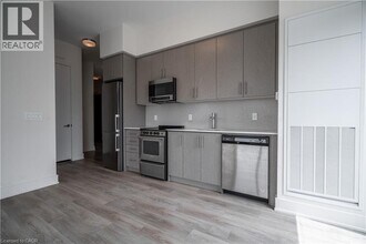 212 King William St in Hamilton, ON - Building Photo - Building Photo