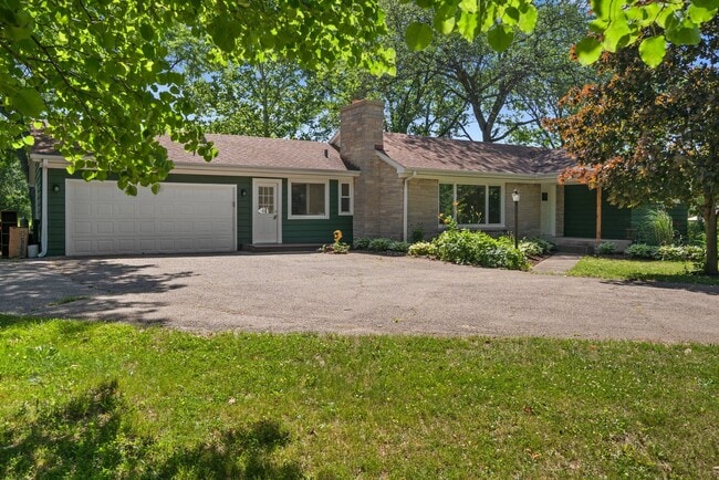 1350 Hart Rd in Batavia, IL - Building Photo - Building Photo