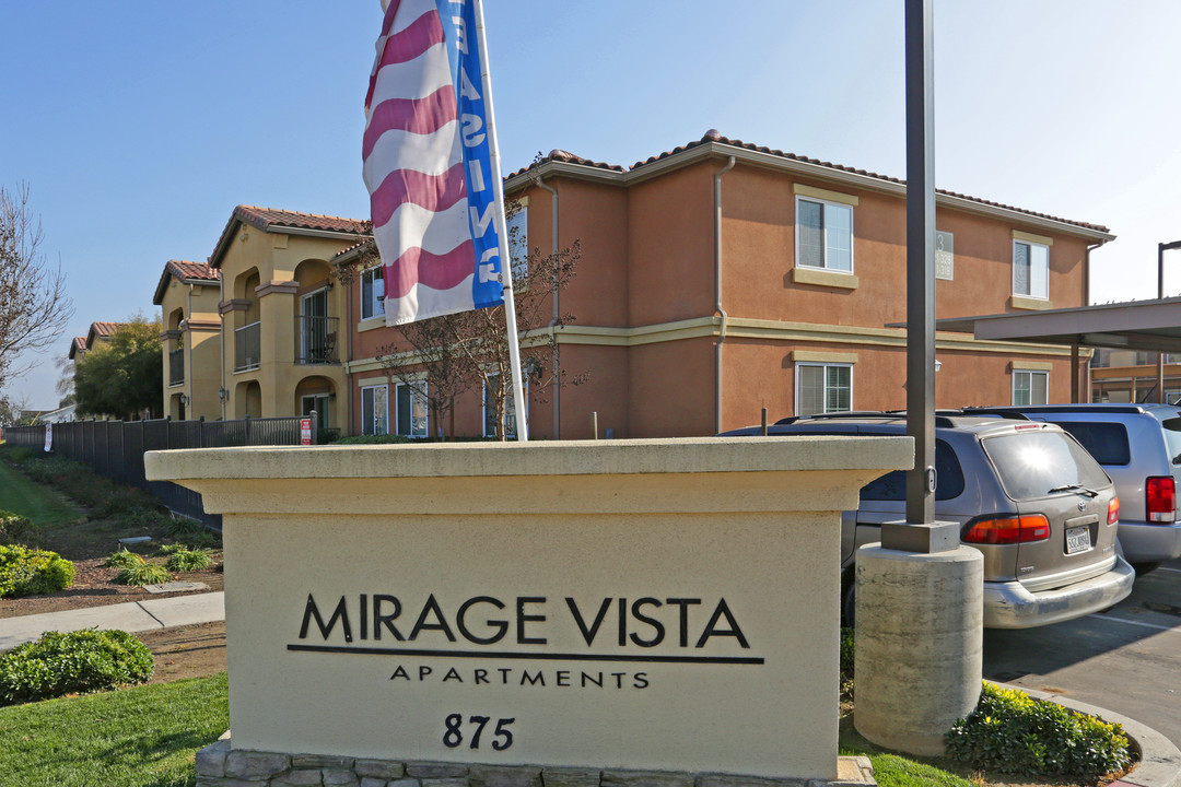 Mirage Vista Apartments in Pixley, CA - Foto de edificio