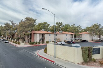 Casa Mesa Condominiums in Las Vegas, NV - Building Photo - Building Photo