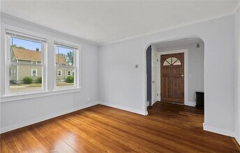 166 Roger Williams Ave in East Providence, RI - Building Photo - Building Photo