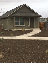 1527 SW 36th Loop in Redmond, OR - Building Photo