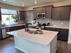 1043 Baker Hts Lp in Bremerton, WA - Building Photo - Building Photo