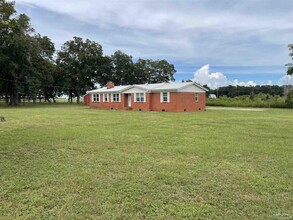 9550 FL-89 in Jay, FL - Foto de edificio - Building Photo