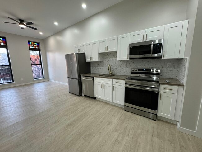 2416 N Charles St in Baltimore, MD - Building Photo - Building Photo