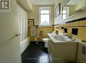 16 Kingsway Dr in Hamilton, ON - Building Photo - Building Photo