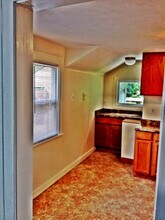 23246 Alexander Rd, Unit Upper in North Olmsted, OH - Foto de edificio - Building Photo