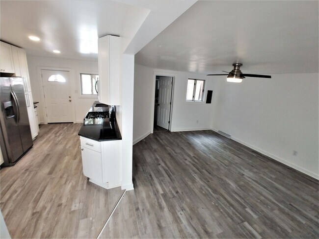 605 E 14th Ave in Munhall, PA - Building Photo - Building Photo