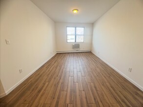 1829 26th Ave, Unit 3 in Astoria, NY - Building Photo - Building Photo