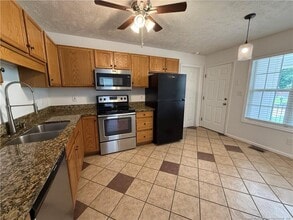 5438 Biscoe St in Hope Mills, NC - Building Photo - Building Photo