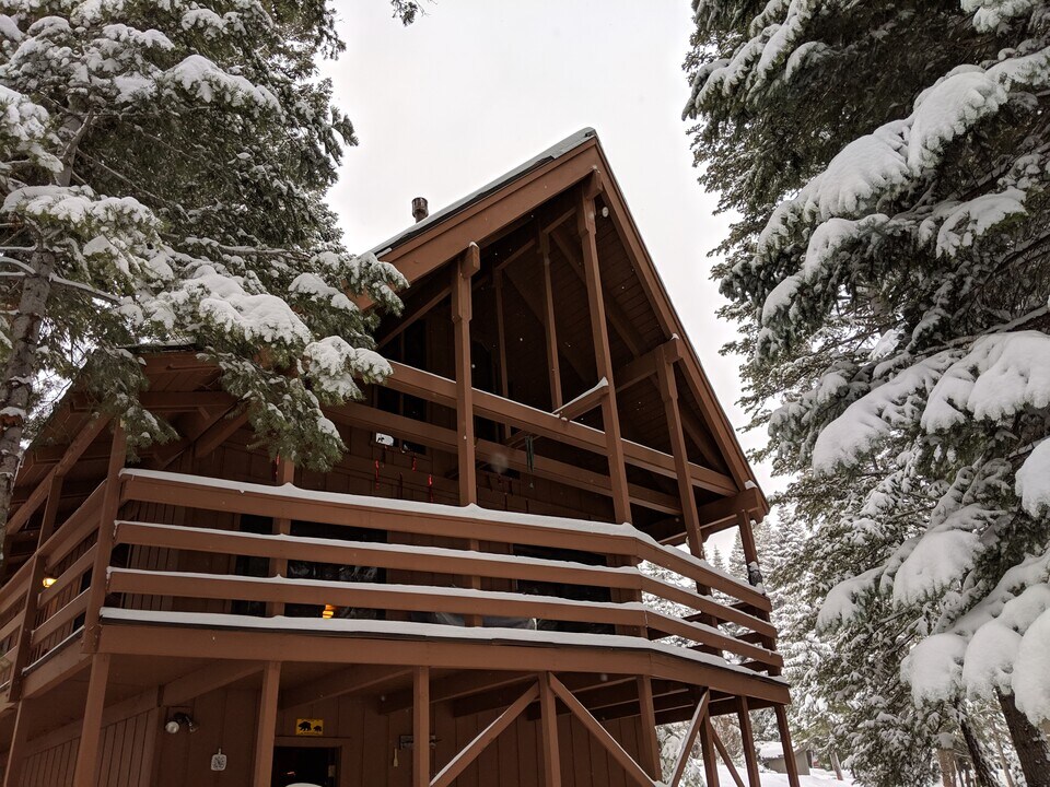 13444 Davos Dr in Truckee, CA - Building Photo