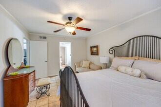 2720 Reagan Street, Unit Unit# 102 in Dallas, TX - Foto de edificio - Building Photo