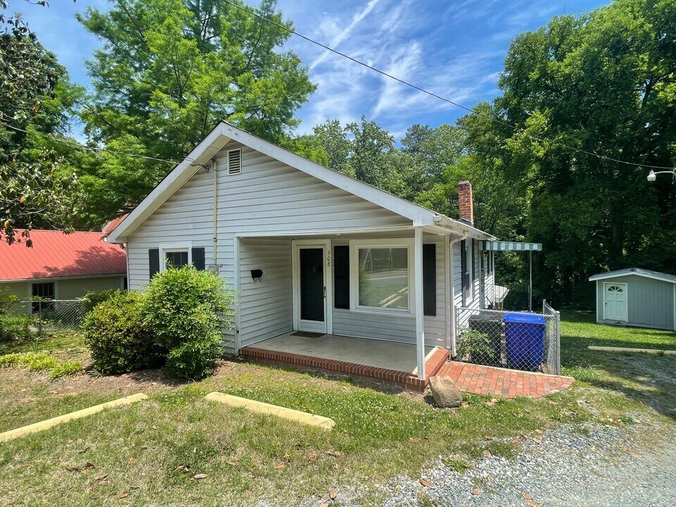 508 Hillsborough St in Chapel Hill, NC - Building Photo