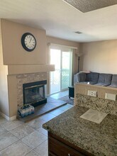 13941 Midland Rd, Unit Upstairs in Poway, CA - Foto de edificio - Building Photo