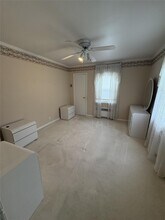 38 Bradish Ln in Bay Shore, NY - Building Photo - Building Photo