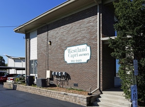 Westland Capri in Westland, MI - Foto de edificio - Building Photo