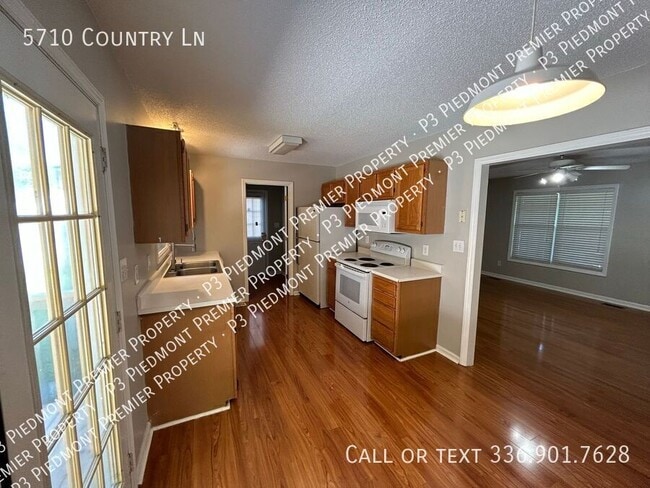 5710 Country Ln in Greensboro, NC - Building Photo - Building Photo