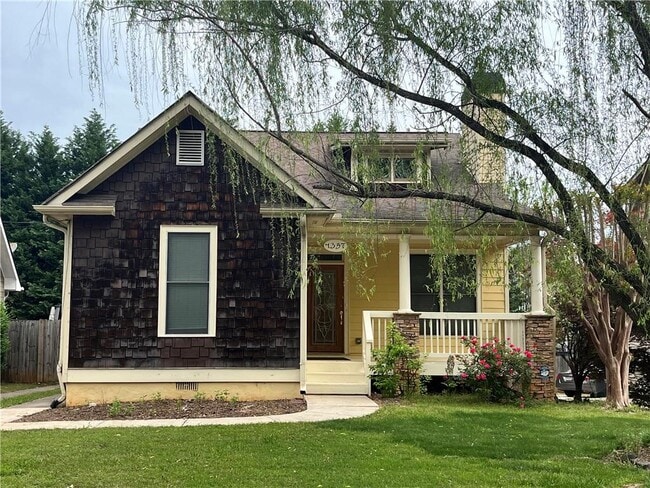 1357 Eubanks Ave in East Point, GA - Foto de edificio - Building Photo