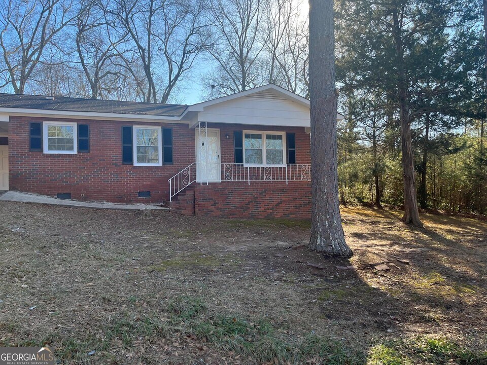 30 Harper Dr in Hartwell, GA - Building Photo