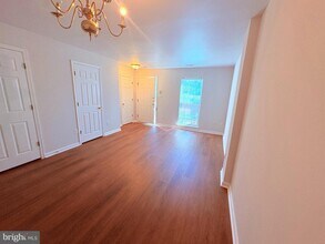 45474 Oak Trail Square in Sterling, VA - Building Photo - Building Photo